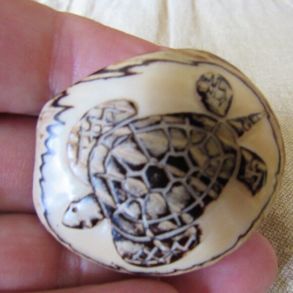 Vintage Hand Carved Bone Brooch Turtle Design - Picture 2 of 4